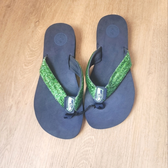 New Seattle Seahawks flip flops SO brand size 7/8 - Picture 1 of 2